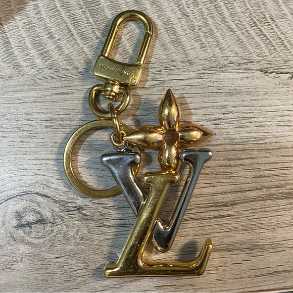 Louis Vuitton LV Wave Bag Charm - Picture 3 of 6